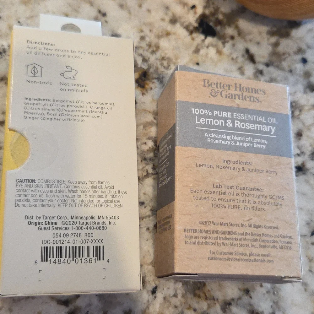 Wooden Aromatherapy Diffuser With 2 Essential Oils